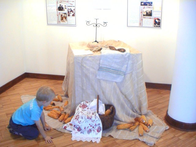 Виставка в Аґеді, Голодомор 32-33 років